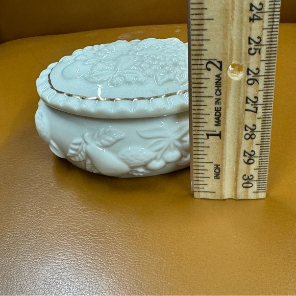 Lenox 1998 Fruit Trinket Box w/ Lid and Gold Trim Vintage - Picture 7 of 8